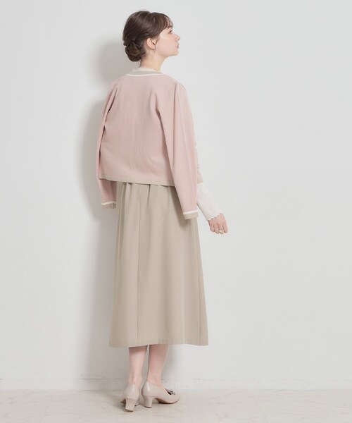 couture brooch(クチュールブローチ)の「【洗える・通勤】サイドタック ナロースカート(スカート・レディース・ナチュラル/ネイビー/サックスブルー・42/40/38/36)」の22枚目の写真