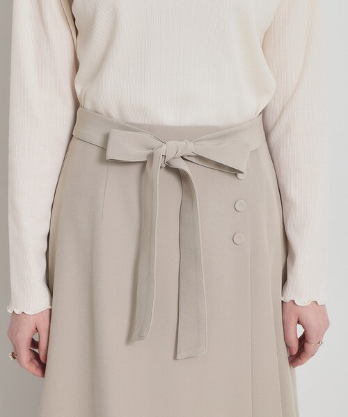 couture brooch(クチュールブローチ)の「【洗える・通勤】サイドタック ナロースカート(スカート・レディース・ナチュラル/ネイビー/サックスブルー・42/40/38/36)」の16枚目の写真