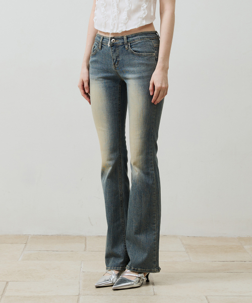 ARI(アリ)の「CIEL BOOTCUT DENIM PANTS / LIGHT BLUE(デニムパンツ・レディース・ライトブルー・SMALL/MEDIUM)」の8枚目の写真