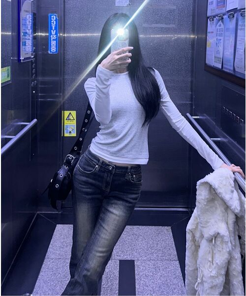 ARI(アリ)の「CIEL BOOTCUT DENIM PANTS / LIGHT BLUE(デニムパンツ・レディース・ライトブルー・SMALL/MEDIUM)」の2枚目の写真