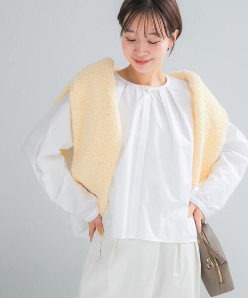 URBAN RESEARCH ROSSO WOMEN(アーバンリサーチ ロッソ)の「タックボリュームショートシャツブラウス(シャツ/ブラウス・レディース・ホワイト/チャコールグレー/イエロー系その他・FREE)」の4枚目の写真