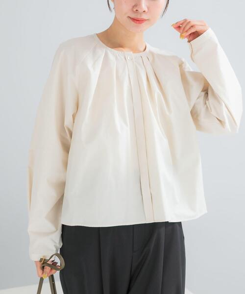 URBAN RESEARCH ROSSO WOMEN(アーバンリサーチ ロッソ)の「タックボリュームショートシャツブラウス(シャツ/ブラウス・レディース・ホワイト/チャコールグレー/イエロー系その他・FREE)」の8枚目の写真