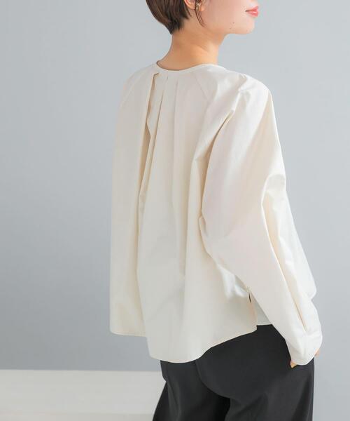 URBAN RESEARCH ROSSO WOMEN(アーバンリサーチ ロッソ)の「タックボリュームショートシャツブラウス(シャツ/ブラウス・レディース・ホワイト/チャコールグレー/イエロー系その他・FREE)」の9枚目の写真