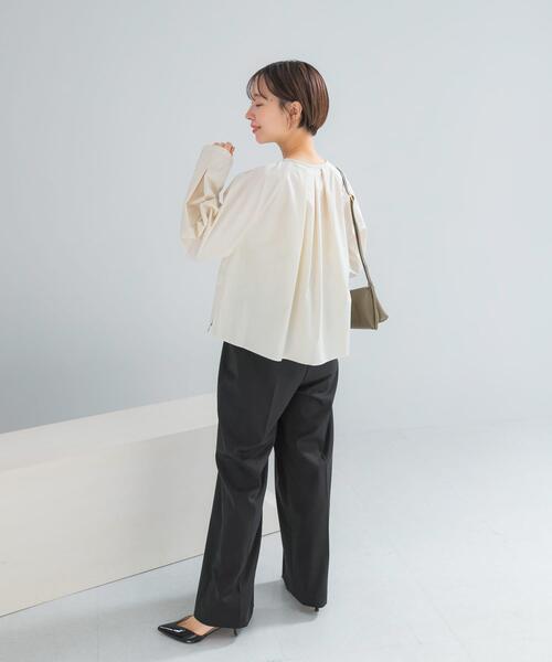 URBAN RESEARCH ROSSO WOMEN(アーバンリサーチ ロッソ)の「タックボリュームショートシャツブラウス(シャツ/ブラウス・レディース・ホワイト/チャコールグレー/イエロー系その他・FREE)」の12枚目の写真