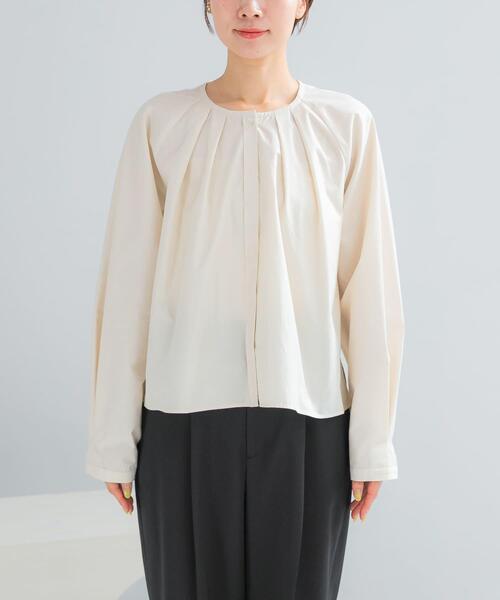 URBAN RESEARCH ROSSO WOMEN(アーバンリサーチ ロッソ)の「タックボリュームショートシャツブラウス(シャツ/ブラウス・レディース・ホワイト/チャコールグレー/イエロー系その他・FREE)」の13枚目の写真