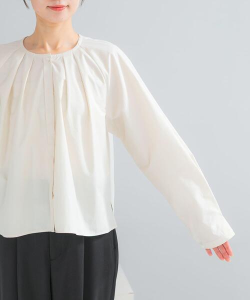 URBAN RESEARCH ROSSO WOMEN(アーバンリサーチ ロッソ)の「タックボリュームショートシャツブラウス(シャツ/ブラウス・レディース・ホワイト/チャコールグレー/イエロー系その他・FREE)」の16枚目の写真