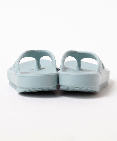 Ray BEAMS（レイビームス）の「【WEB限定】OOFOS / OOriginal / リラックス 歩きやすい リカバリーサンダル スタイルアップ レジャー スポーツサンダル スニーカーサンダル（サンダル・レディース・ブラック/サックスブルー・22.0cm/23.0cm/24.0cm）」の3枚目の写真