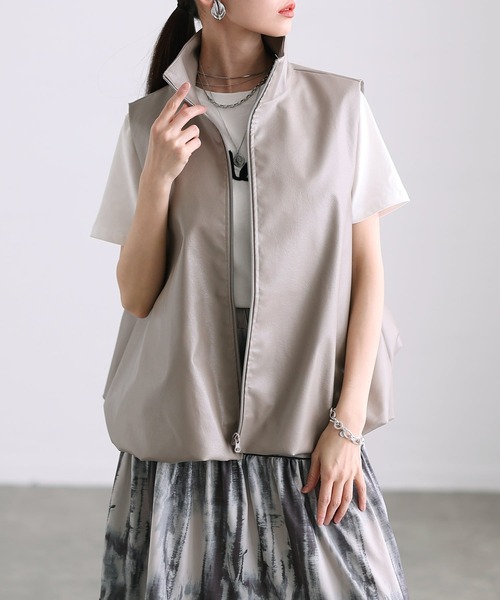 Sawa a la mode(サワアラモード)の「フェイクレザーバルーンベスト(その他アウター・レディース・ベージュ/ブラック/ブラウン・FREE)」の3枚目の写真