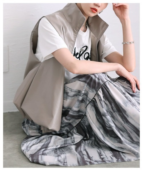 Sawa a la mode(サワアラモード)の「フェイクレザーバルーンベスト(その他アウター・レディース・ベージュ/ブラック/ブラウン・FREE)」の13枚目の写真