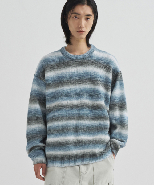 Woolgradation Round Pullover Knit [Light Blue] — шерстяной градиент‑пуловер, светло‑голубой