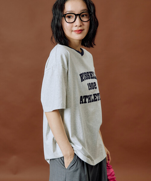 FREAK'S STORE(フリークスストア)の「限定展開 RUSSELL ATHLETIC × FREAK'S STORE/ラッセルアスレチック 別注 チェーン ステッチ リンガー 半袖 Tシャツ(Tシャツ/カットソー・レディース・オフホワイト/サックスブルー/ブラック/ライトグレー/ネイビー・フリ-)」の11枚目の写真