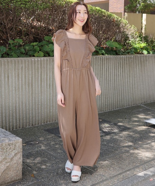 Honeys(ハニーズ)の「フリルオールインワン(サロペット/オーバーオール・レディース・ブラウン/ブラック・L/LL/M/S/3L)」の1枚目の写真