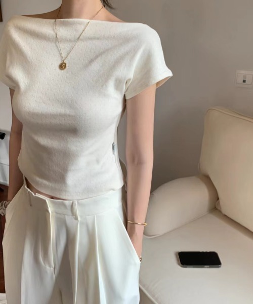 AMAJI(アマジ)の「ボーダーTシャツ オフショルダー 半袖 カットソー(Tシャツ/カットソー・レディース・レッド/ホワイト/ブラック・FREE)」の4枚目の写真