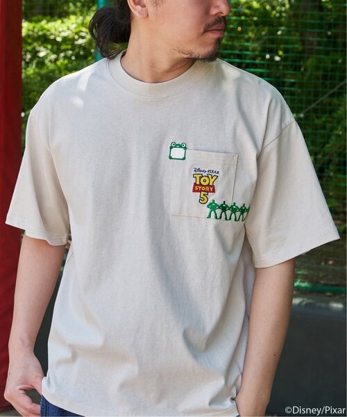 VENCEEXCHANGE(ヴァンスエクスチェンジ)の「TOY STORY 5/トイ・ストーリー5 マタギ刺繍ポケットTシャツ(Tシャツ/カットソー・メンズ・ブラック/アイボリー・M/L)」の7枚目の写真