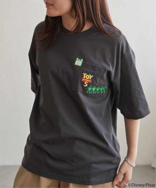 VENCEEXCHANGE(ヴァンスエクスチェンジ)の「TOY STORY 5/トイ・ストーリー5 マタギ刺繍ポケットTシャツ(Tシャツ/カットソー・メンズ・ブラック/アイボリー・M/L)」の18枚目の写真