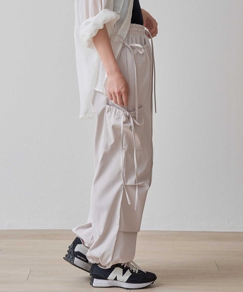 .WORKS(ドットワークス)の「リボン結びカーゴポケ パラシュートパンツ(カーゴパンツ・レディース・ピンク/オフホワイト/ライトグレー/ブラック・M)」の20枚目の写真