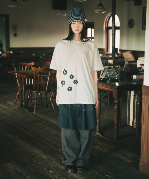 OHESHIO(オヘシオ)の「MINI APPLE LOGO OVERFIT T-SHIRT, WHITE(Tシャツ/カットソー・レディース・その他・FREE)」の2枚目の写真