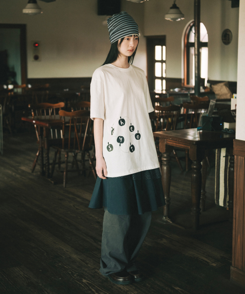OHESHIO(オヘシオ)の「MINI APPLE LOGO OVERFIT T-SHIRT, WHITE(Tシャツ/カットソー・レディース・その他・FREE)」の3枚目の写真