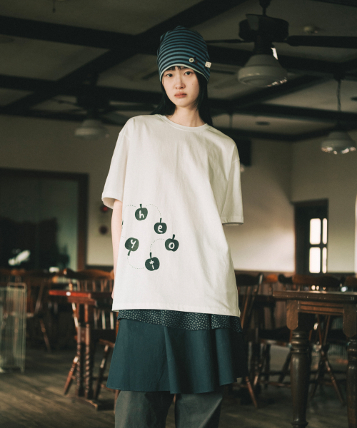 OHESHIO(オヘシオ)の「MINI APPLE LOGO OVERFIT T-SHIRT, WHITE(Tシャツ/カットソー・レディース・その他・FREE)」の4枚目の写真
