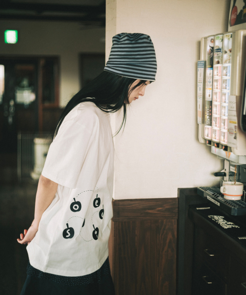 OHESHIO(オヘシオ)の「MINI APPLE LOGO OVERFIT T-SHIRT, WHITE(Tシャツ/カットソー・レディース・その他・FREE)」の5枚目の写真