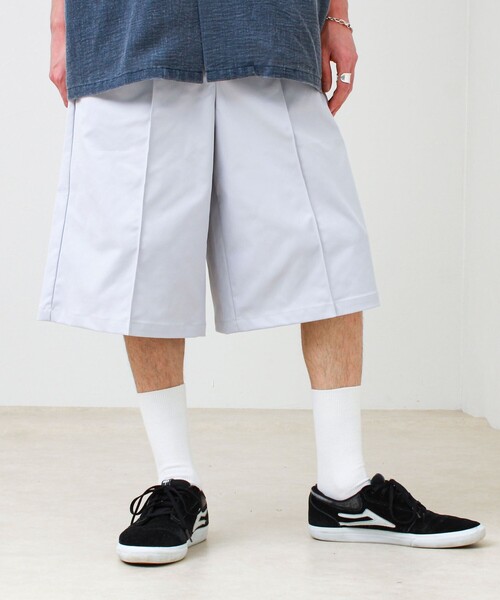 GLOSTER(グロスター)の「【旬シルエット】ワンタックCHINOワイドショーツ(その他パンツ・メンズ・ダークネイビー/ライトグレー/ブラック・L/M)」の3枚目の写真