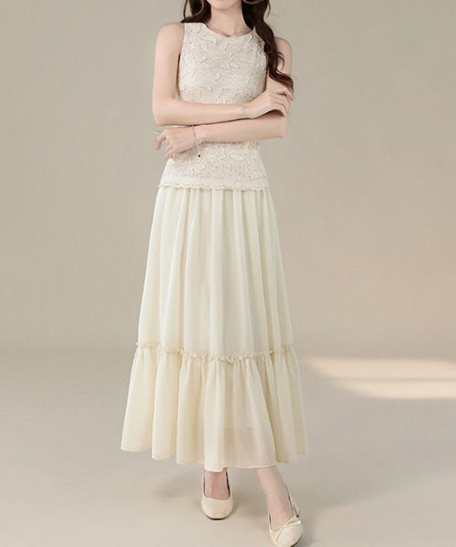 AMAJI(アマジ)の「エンブロイダリー刺繍 シフォン切替 ロングワンピース(ワンピース・レディース・ベージュ・LARGE/MEDIUM/SMALL)」の3枚目の写真