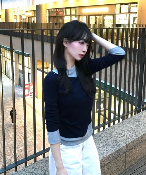 OURSAYSOUR(アワーセイアワー)の「Vネックレイヤードスタッズスリムロングスリーブチャコール(Tシャツ/カットソー・レディース・チャコール・FREE)」の5枚目の写真
