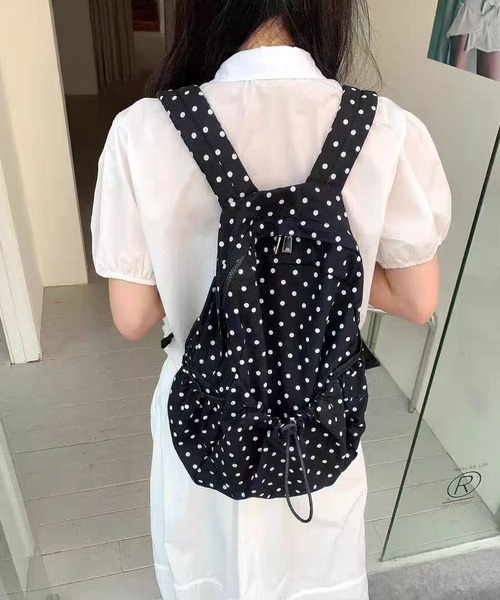 LA VORAGINE(ラ ヴォラジネ)の「ドット柄リュック 大容量 シンプルナチュラル レディース リュック A4収納可 カジュアルデイパック(バックパック/リュック・レディース・White/Black・FREE)」の1枚目の写真
