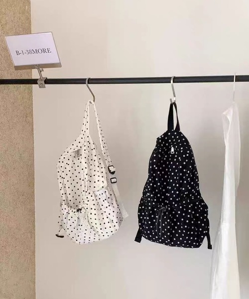 LA VORAGINE(ラ ヴォラジネ)の「ドット柄リュック 大容量 シンプルナチュラル レディース リュック A4収納可 カジュアルデイパック(バックパック/リュック・レディース・White/Black・FREE)」の17枚目の写真