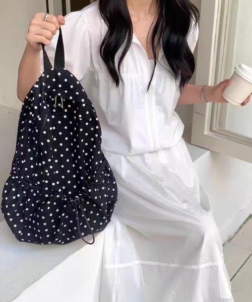 LA VORAGINE(ラ ヴォラジネ)の「ドット柄リュック 大容量 シンプルナチュラル レディース リュック A4収納可 カジュアルデイパック(バックパック/リュック・レディース・White/Black・FREE)」の6枚目の写真