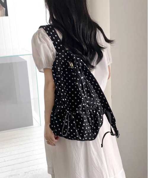 LA VORAGINE(ラ ヴォラジネ)の「ドット柄リュック 大容量 シンプルナチュラル レディース リュック A4収納可 カジュアルデイパック(バックパック/リュック・レディース・White/Black・FREE)」の3枚目の写真
