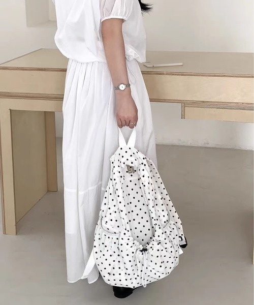LA VORAGINE(ラ ヴォラジネ)の「ドット柄リュック 大容量 シンプルナチュラル レディース リュック A4収納可 カジュアルデイパック(バックパック/リュック・レディース・White/Black・FREE)」の12枚目の写真