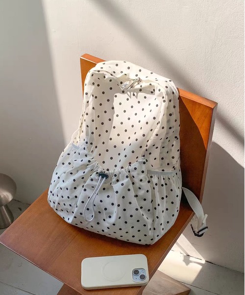 LA VORAGINE(ラ ヴォラジネ)の「ドット柄リュック 大容量 シンプルナチュラル レディース リュック A4収納可 カジュアルデイパック(バックパック/リュック・レディース・White/Black・FREE)」の16枚目の写真