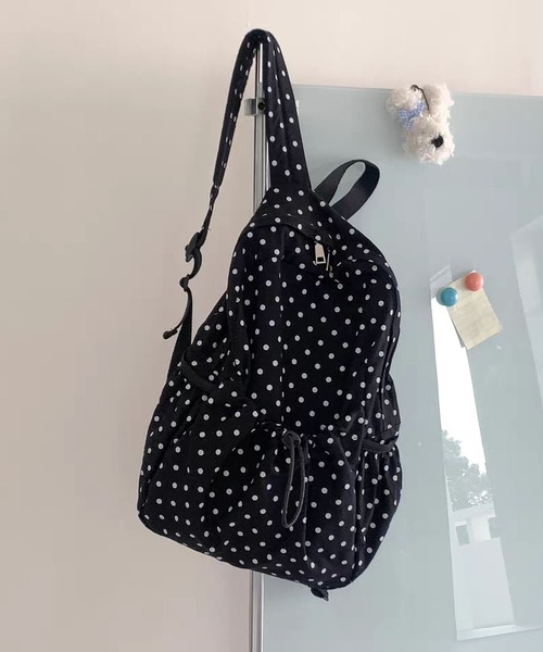 LA VORAGINE(ラ ヴォラジネ)の「ドット柄リュック 大容量 シンプルナチュラル レディース リュック A4収納可 カジュアルデイパック(バックパック/リュック・レディース・White/Black・FREE)」の7枚目の写真