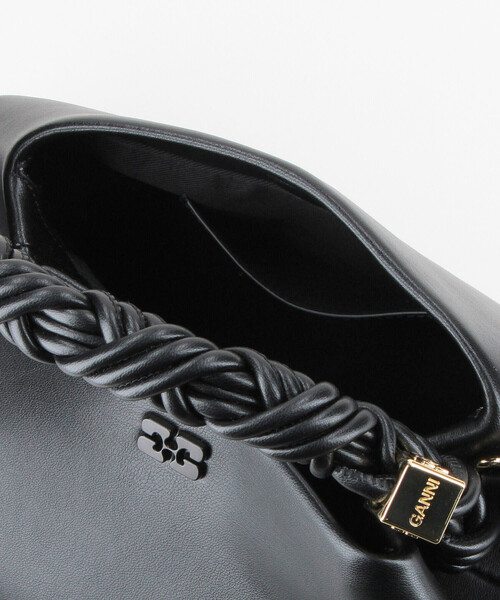 GANNI(ガニー)の「GANNI/ガニー Ganni Bou Bag Small / ボウ バッグ スモール(ショルダーバッグ・レディース・ブラック・ONE SIZE)」の4枚目の写真