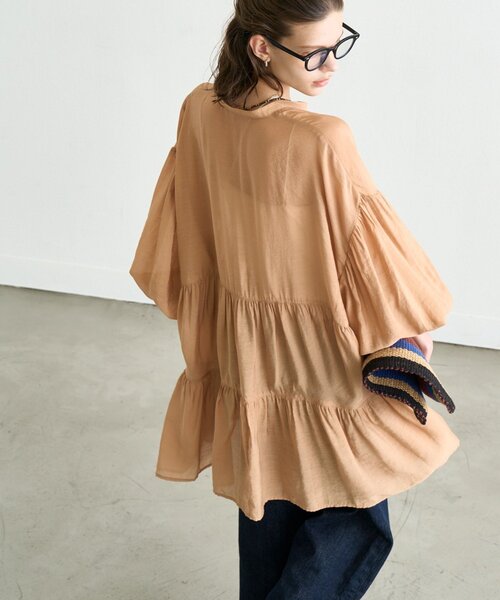 CIAOPANIC TYPY（チャオパニックティピー）の「ZOZO限定裾フリル2WAYシアーチュニックシャツ（シャツ/ブラウス・レディース・サックスブルー/ブラック/オフホワイト/ブラウン・ONE SIZE）」の4枚目の写真