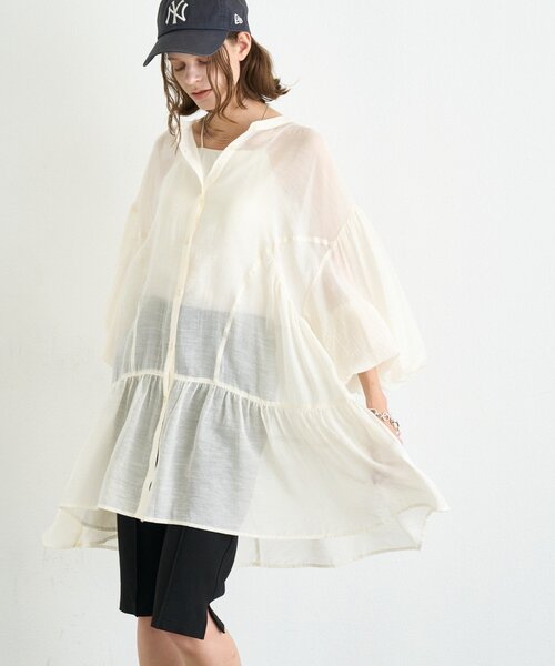 CIAOPANIC TYPY（チャオパニックティピー）の「ZOZO限定裾フリル2WAYシアーチュニックシャツ（シャツ/ブラウス・レディース・サックスブルー/ブラック/オフホワイト/ブラウン・ONE SIZE）」の2枚目の写真