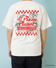 and D. petit main（アンドディープティマイン）の「【DISNEY/PIXAR/Toy Story】DADトイストーリー/エイリアンワイド半袖Tシャツ（Tシャツ/カットソー）」