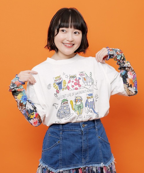 ScoLar（スカラー）の「162750：おしゃれネコ柄 接触冷感Tシャツ（Tシャツ/カットソー・レディース・ブラウン/パープル/ブラック/オフホワイト・M）」の2枚目の写真