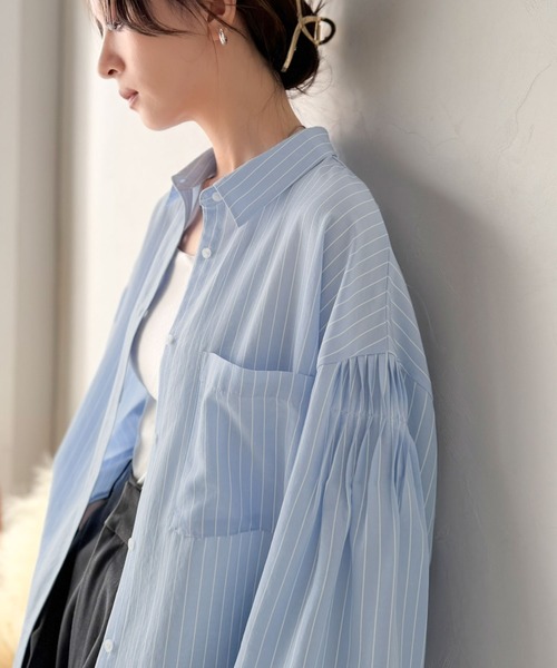 classicalelf(クラシカルエルフ)の「主役は、袖です◎繊細なディテールがポイント。肩ギャザー入り袖口レースストライプシャツ(オーバーサイズ)(シャツ/ブラウス・レディース・オフホワイト/ブルー/チャコール/ブラウン・SMALL/X-LARGE/LARGE/MEDIUM)」の9枚目の写真