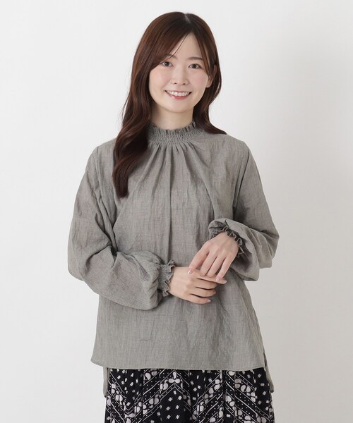 one'sterrace(ワンズテラス)の「リップル シャーリングブラウス(シャツ/ブラウス・レディース・ブルー系その他7/グレー系4/アイボリー系8・02)」の2枚目の写真