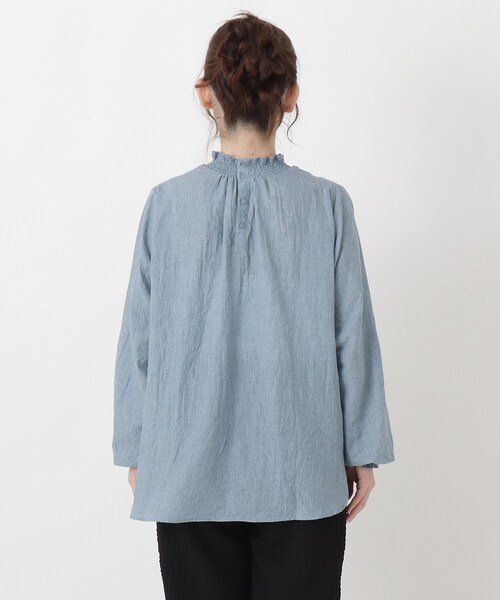 one'sterrace(ワンズテラス)の「リップル シャーリングブラウス(シャツ/ブラウス・レディース・ブルー系その他7/グレー系4/アイボリー系8・02)」の17枚目の写真