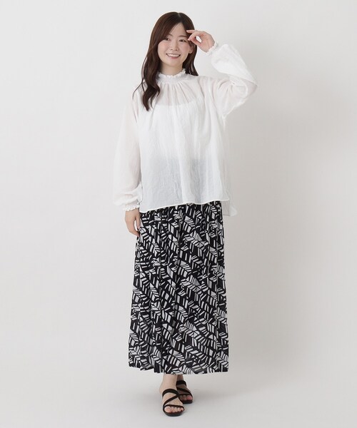 one'sterrace(ワンズテラス)の「リップル シャーリングブラウス(シャツ/ブラウス・レディース・ブルー系その他7/グレー系4/アイボリー系8・02)」の4枚目の写真