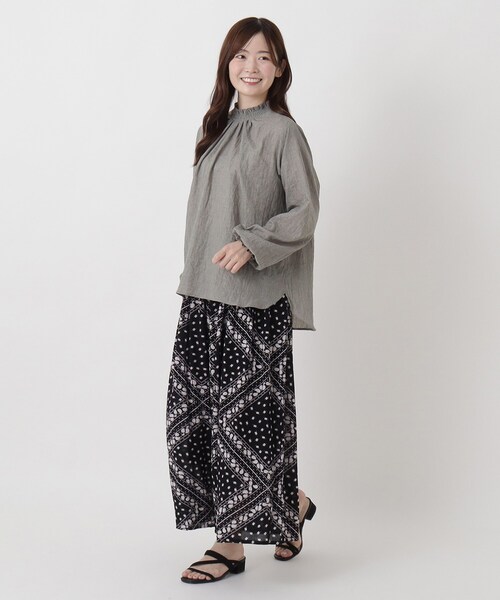 one'sterrace(ワンズテラス)の「リップル シャーリングブラウス(シャツ/ブラウス・レディース・ブルー系その他7/グレー系4/アイボリー系8・02)」の6枚目の写真