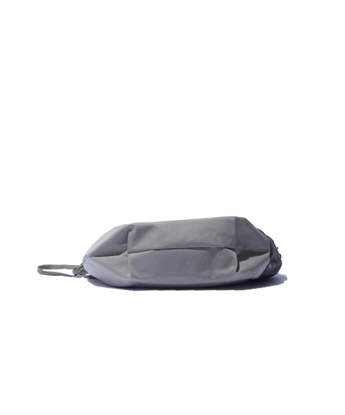 F/CE. (エフシーイー)の「F/CE. TEXTURED TWILL HORN MINI SHOULDER BAG / エフシーイー テクスチャード ツイル ホーン ミニショルダーバッグ(ショルダーバッグ・メンズ・ベージュ/ブラック/チャコール・FREE)」の7枚目の写真
