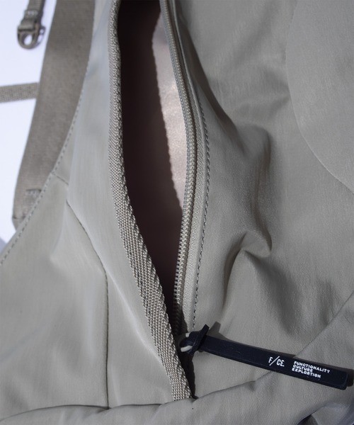 F/CE. (エフシーイー)の「F/CE. TEXTURED TWILL HORN MINI SHOULDER BAG / エフシーイー テクスチャード ツイル ホーン ミニショルダーバッグ(ショルダーバッグ・メンズ・ベージュ/ブラック/チャコール・FREE)」の11枚目の写真