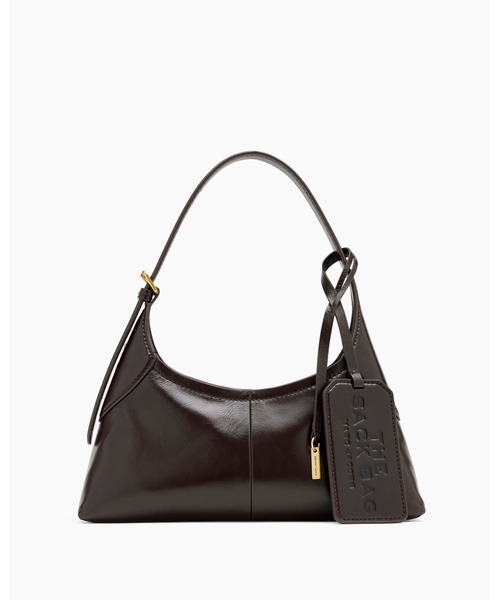 MARC JACOBS(マークジェイコブス)の「THE CRINKLE SMALL BELTED SACK BAG/クリンクル スモール ベルテッド サック バッグ(ショルダーバッグ・レディース・ダークブラウン・ONE SIZE)」の1枚目の写真