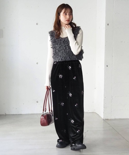 tiptop(ティップトップ)の「ベロア花刺繍イージーパンツ(その他パンツ・レディース・ブラック/ブラウン・FREE)」の5枚目の写真