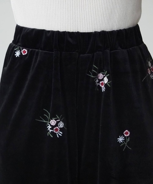 tiptop(ティップトップ)の「ベロア花刺繍イージーパンツ(その他パンツ・レディース・ブラック/ブラウン・FREE)」の11枚目の写真