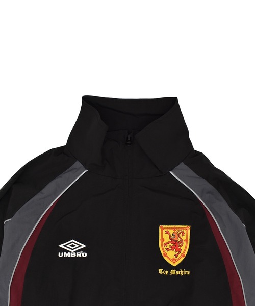 UMBRO(アンブロ)の「【ムラサキスポーツ限定】UMBRO/アンブロ トラックジャケット ユニセックス セットアップ対応 MD3726FWMSJK02(ナイロンジャケット・メンズ・ネイビー/ブラック・M/XL/L/S)」の13枚目の写真